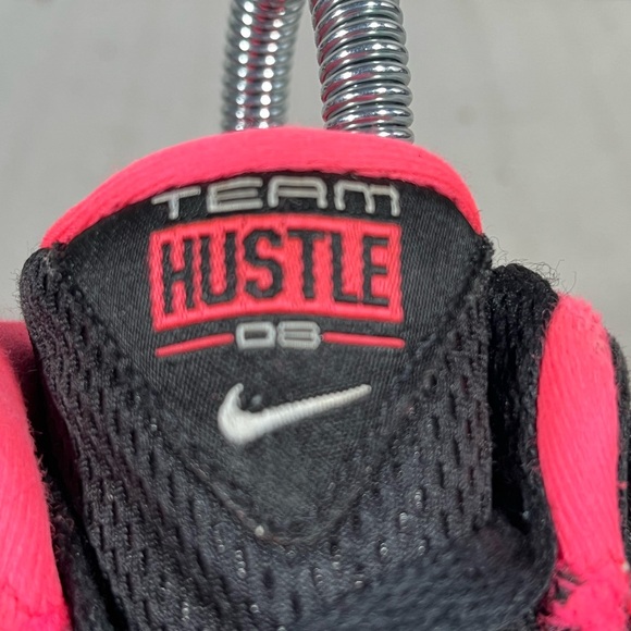 Nike Team Hustle D8 Black/Hot Pink Girl's Size 3.5Y/EU35.5/CM 22.5 881941-002 - Picture 4 of 9